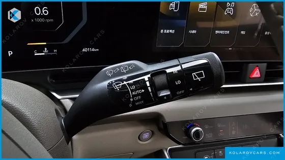 KIA CARNIVAL GASOLINE 7-SEATER NOBLESSE
