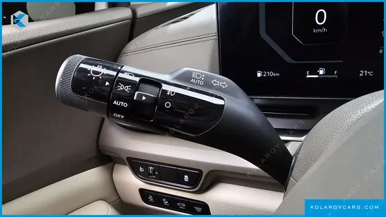 KIA CARNIVAL GASOLINE 7-SEATER NOBLESSE