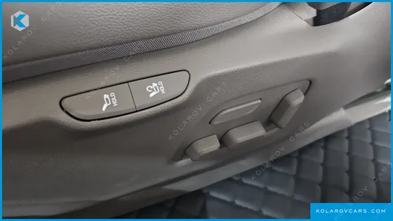 KIA CARNIVAL GASOLINE 7-SEATER NOBLESSE