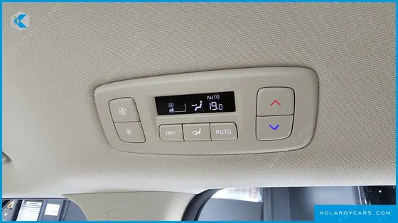 KIA CARNIVAL GASOLINE 7-SEATER NOBLESSE