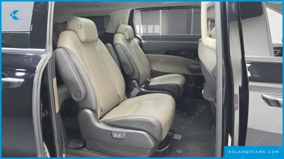 KIA CARNIVAL DIESEL 9-SEATER SIGNATURE