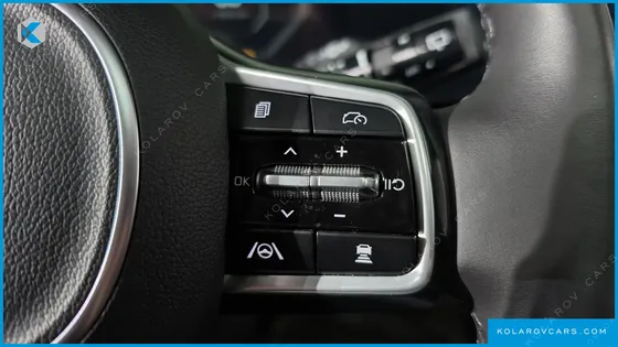 KIA CARNIVAL DIESEL 9-SEATER SIGNATURE