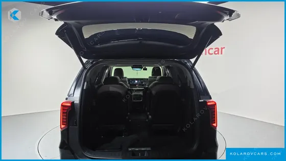 KIA CARNIVAL DIESEL 9-SEATER SIGNATURE