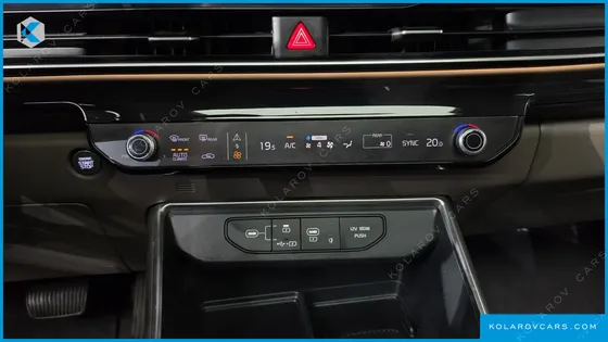 KIA CARNIVAL DIESEL 9-SEATER SIGNATURE