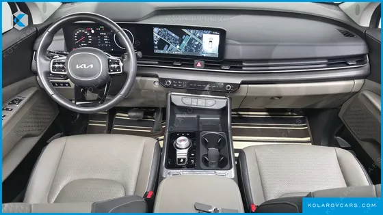 KIA CARNIVAL DIESEL 7-SEATER OUTDOOR