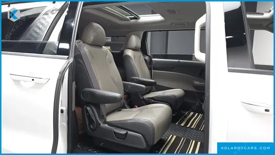 KIA CARNIVAL DIESEL 7-SEATER OUTDOOR