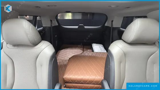 KIA CARNIVAL DIESEL 7-SEATER OUTDOOR