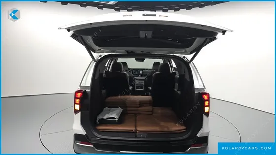 KIA CARNIVAL DIESEL 7-SEATER OUTDOOR
