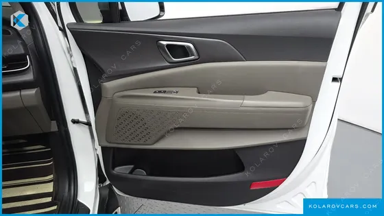 KIA CARNIVAL DIESEL 7-SEATER OUTDOOR