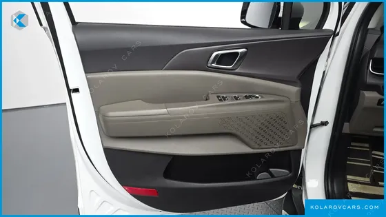KIA CARNIVAL DIESEL 7-SEATER OUTDOOR