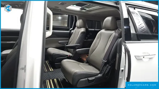 KIA CARNIVAL DIESEL 7-SEATER OUTDOOR