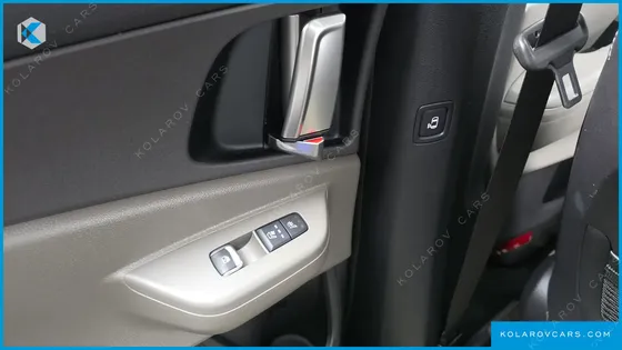 KIA CARNIVAL DIESEL 7-SEATER OUTDOOR