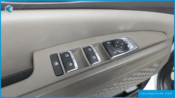 KIA CARNIVAL DIESEL 7-SEATER OUTDOOR