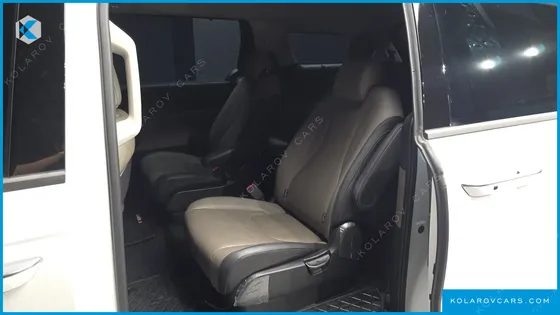KIA CARNIVAL GASOLINE 9-SEATER NOBLESSE