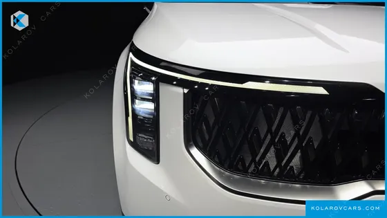 KIA CARNIVAL GASOLINE 9-SEATER NOBLESSE