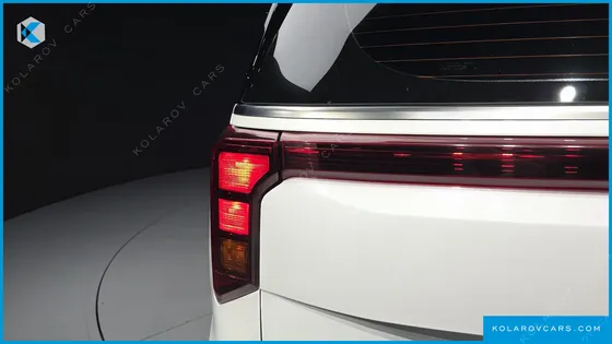 KIA CARNIVAL GASOLINE 9-SEATER NOBLESSE