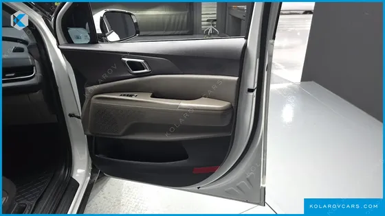 KIA CARNIVAL GASOLINE 9-SEATER NOBLESSE