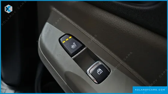 KIA CARNIVAL GASOLINE 9-SEATER NOBLESSE
