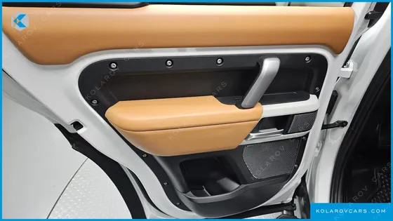 LAND ROVER DEFENDER 110 P300 X-DYNAMIC SE