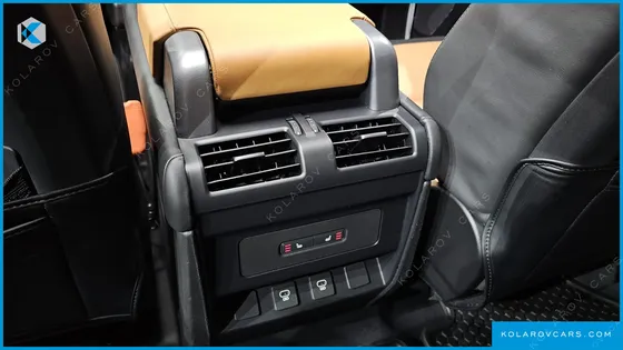 LAND ROVER DEFENDER 110 P300 X-DYNAMIC SE