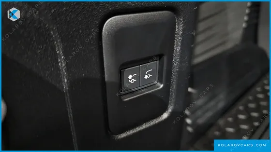 LAND ROVER DEFENDER 110 P300 X-DYNAMIC SE