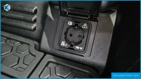 LAND ROVER DEFENDER 110 P300 X-DYNAMIC SE