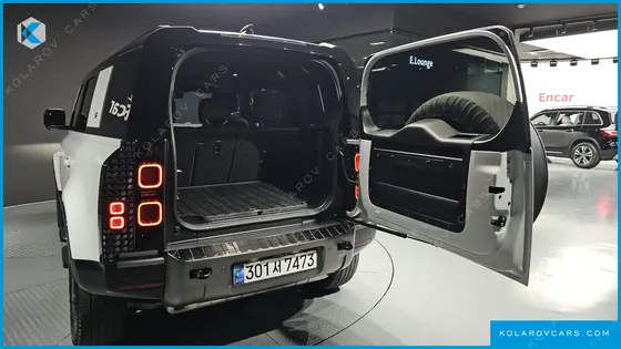 LAND ROVER DEFENDER 110 P300 X-DYNAMIC SE