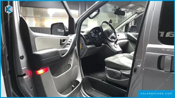 HYUNDAI STAREX VAN 3-SEATER