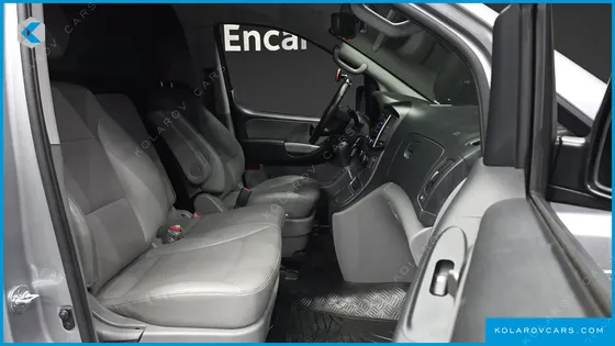HYUNDAI STAREX VAN 3-SEATER