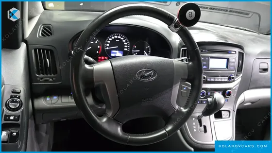 HYUNDAI STAREX VAN 3-SEATER