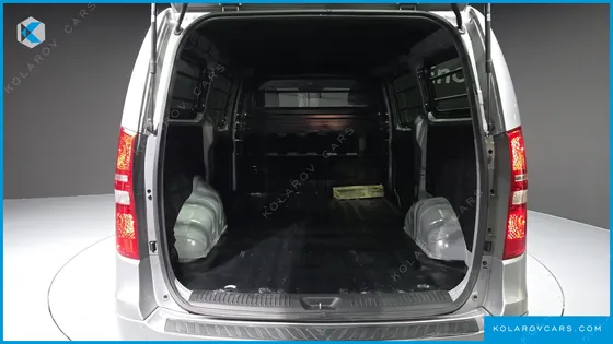 HYUNDAI STAREX VAN 3-SEATER