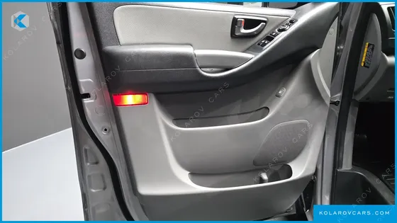 HYUNDAI STAREX VAN 3-SEATER