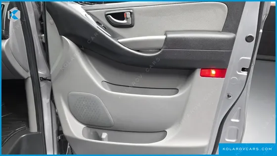 HYUNDAI STAREX VAN 3-SEATER