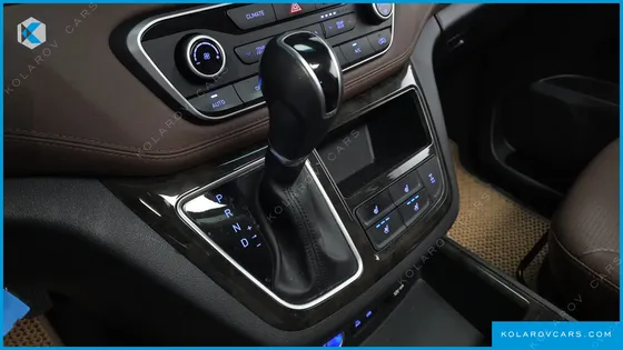HYUNDAI STAREX 4WD URBAN 9-SEATER