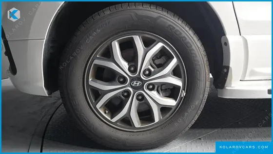 HYUNDAI STAREX 4WD URBAN 9-SEATER