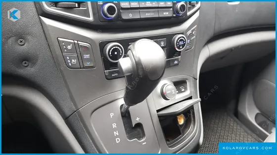 HYUNDAI STAREX 4WD URBAN 9-SEATER