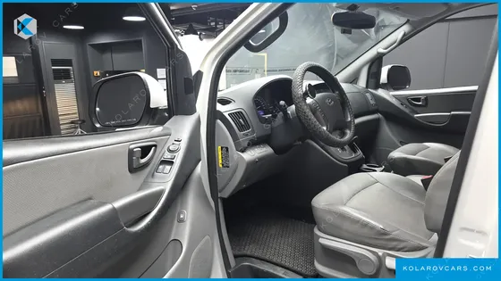 HYUNDAI STAREX 4WD URBAN 9-SEATER