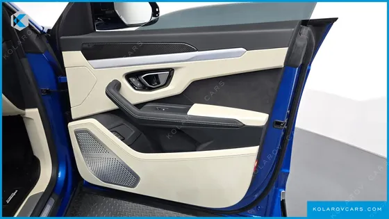 LAMBORGHINI URUS 4.0 V8
