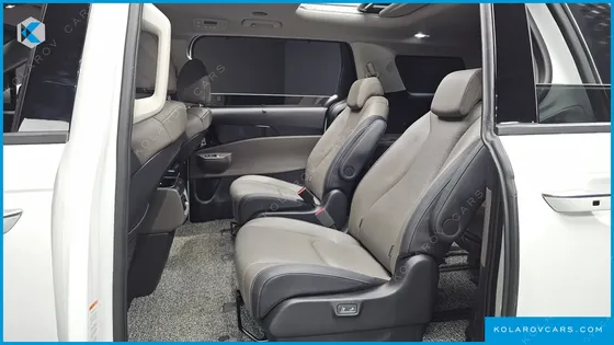 KIA CARNIVAL DIESEL 9-SEATER SIGNATURE