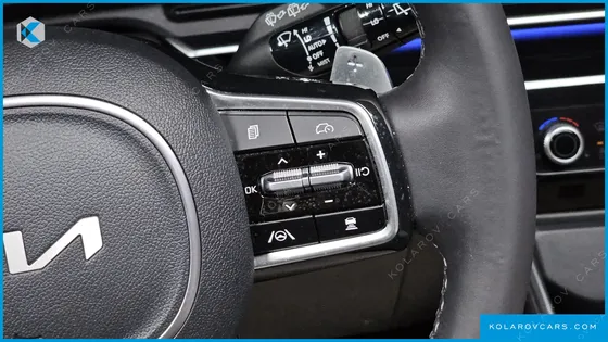 KIA CARNIVAL DIESEL 9-SEATER SIGNATURE