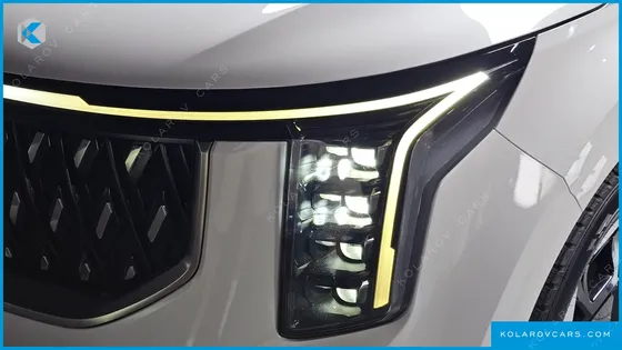 KIA CARNIVAL DIESEL 9-SEATER SIGNATURE