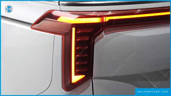 KIA CARNIVAL DIESEL 9-SEATER SIGNATURE