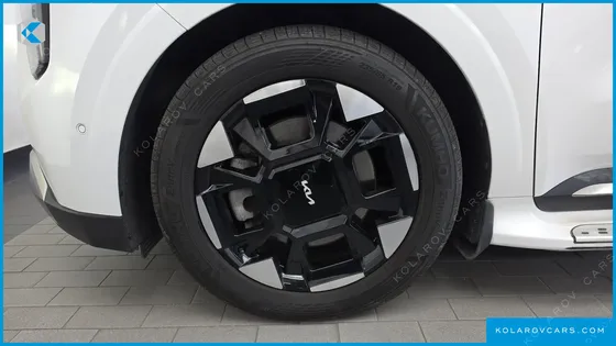 KIA CARNIVAL DIESEL 7-SEATER SIGNATURE