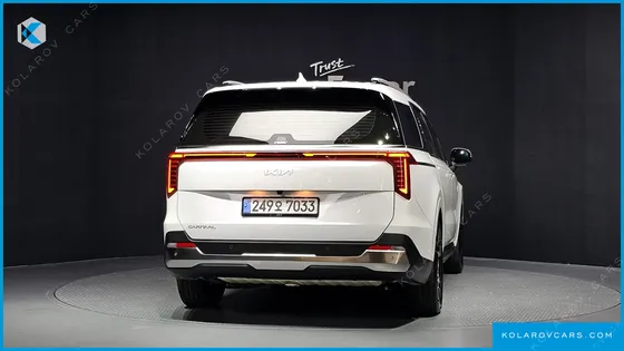 KIA CARNIVAL GASOLINE 7-SEATER NOBLESSE