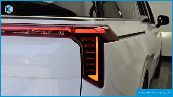 KIA CARNIVAL GASOLINE 7-SEATER NOBLESSE