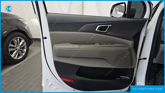 KIA CARNIVAL GASOLINE 7-SEATER NOBLESSE