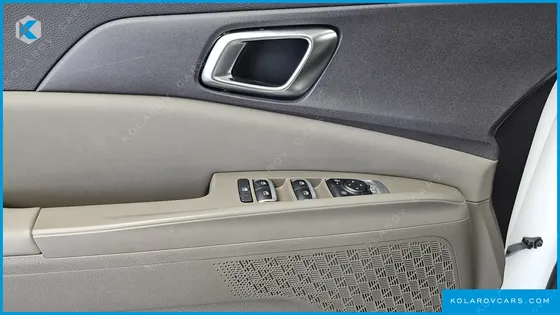KIA CARNIVAL GASOLINE 7-SEATER NOBLESSE