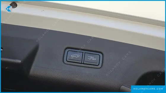 KIA CARNIVAL GASOLINE 7-SEATER NOBLESSE