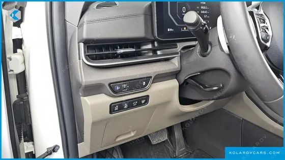 KIA CARNIVAL GASOLINE 7-SEATER NOBLESSE