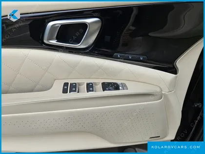 KIA CARNIVAL HEV 9-SEATER HI-LIMOUSINE (SPECIAL VEHICLE)